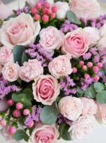 pink-box-arrengement-flowers-in-kundu-2.webp